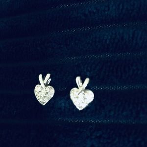 10K white gold heart earring with diamonds